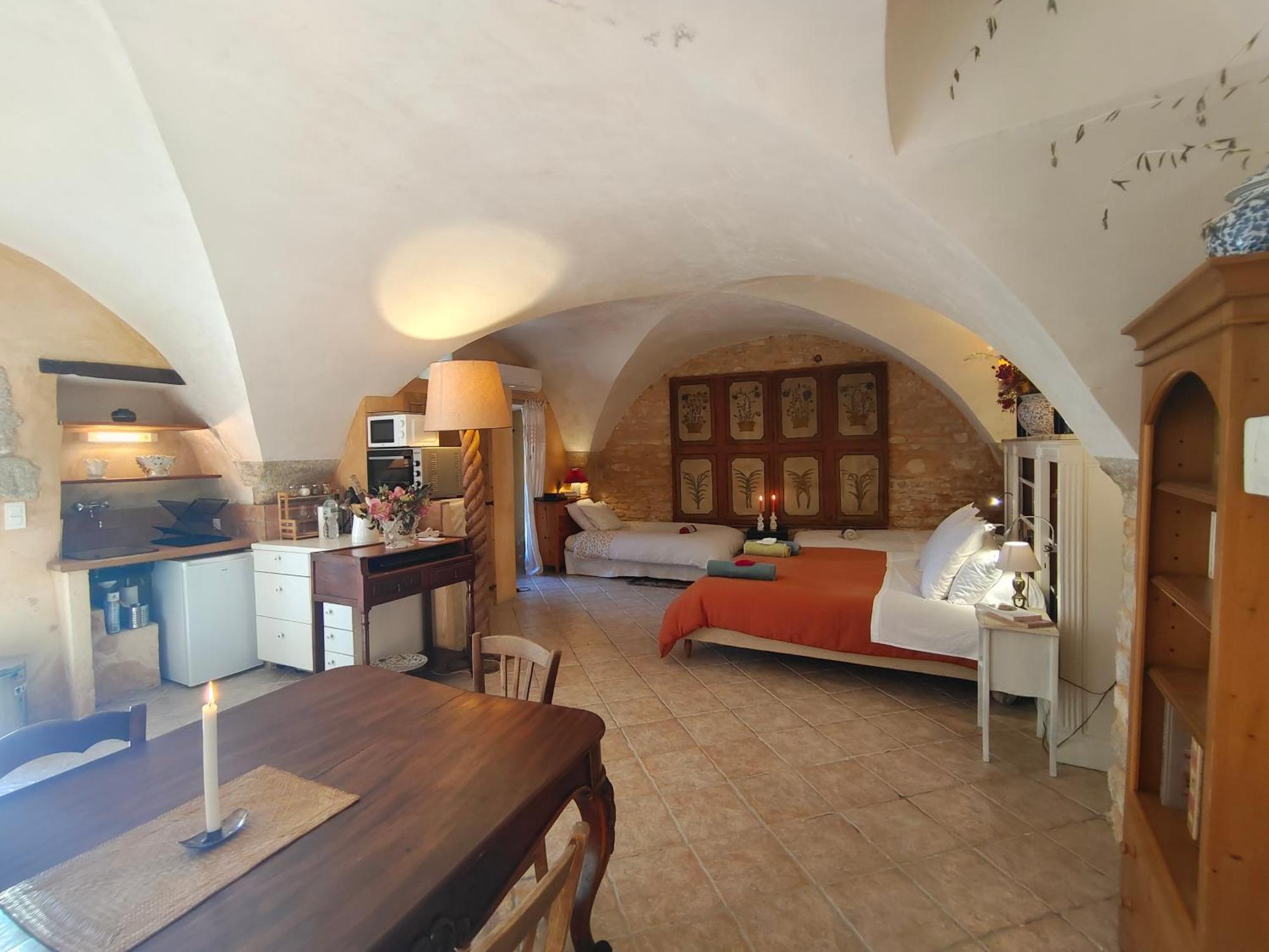 Rue Du Chateau A Cabrieres D'Avignon Bed & Breakfast Exterior photo