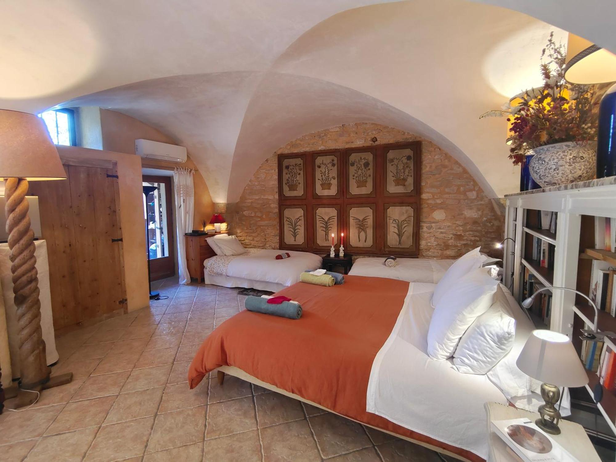 Rue Du Chateau A Cabrieres D'Avignon Bed & Breakfast Exterior photo